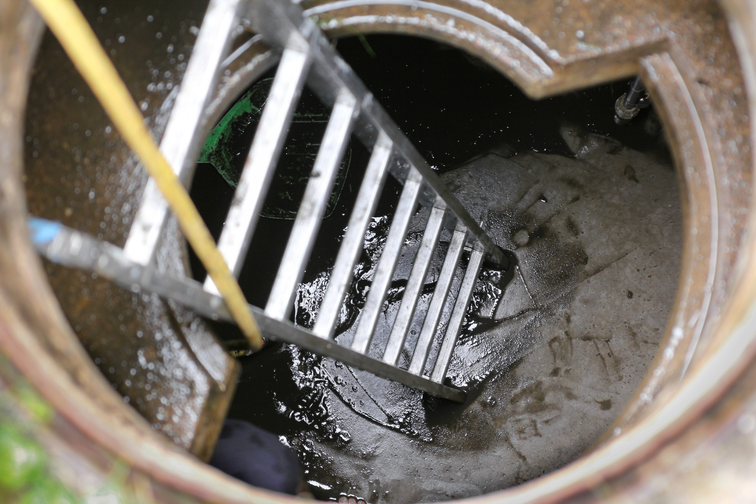 Zisterne, cleaning water cistern